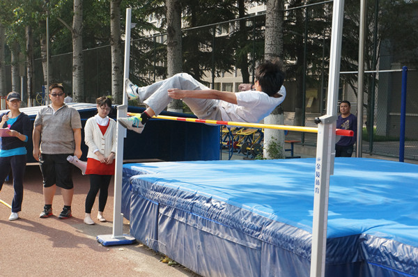 【亚非学院】2014年校运动会部分项目开赛，亚非踊跃参加——记亚非学院出征北外校运会